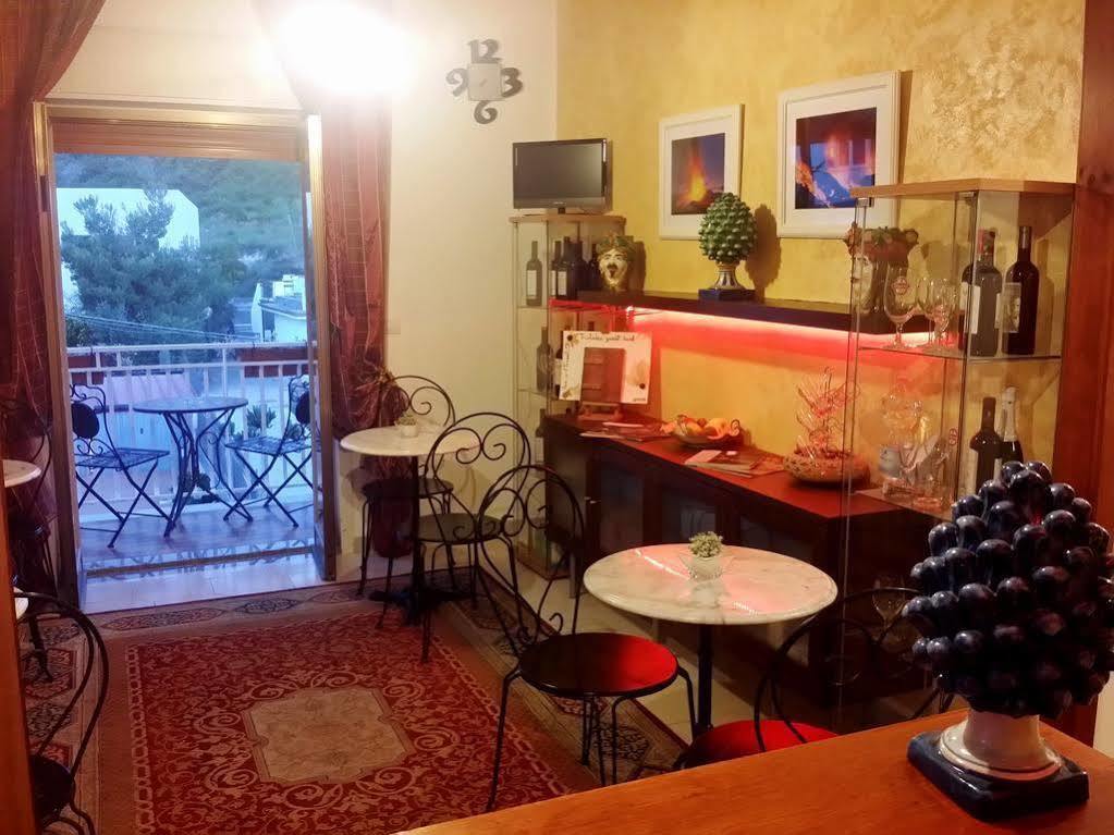 B&B Triskeles Giardini-Naxos Exterior foto