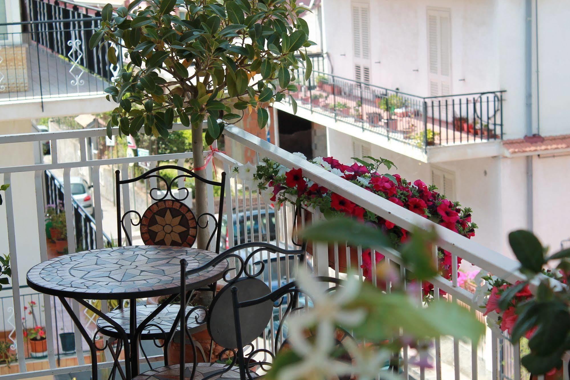 B&B Triskeles Giardini-Naxos Exterior foto