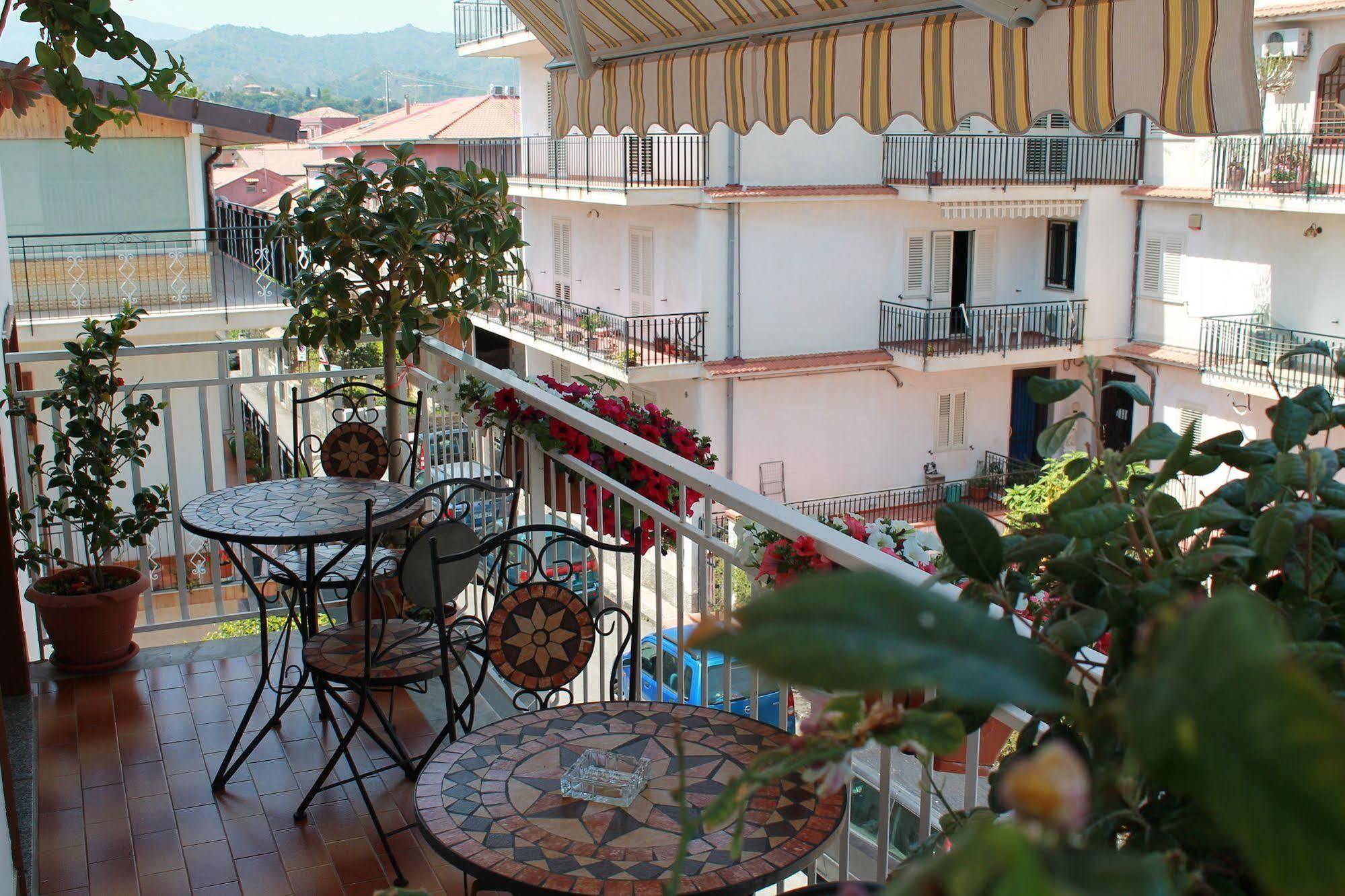 B&B Triskeles Giardini-Naxos Exterior foto