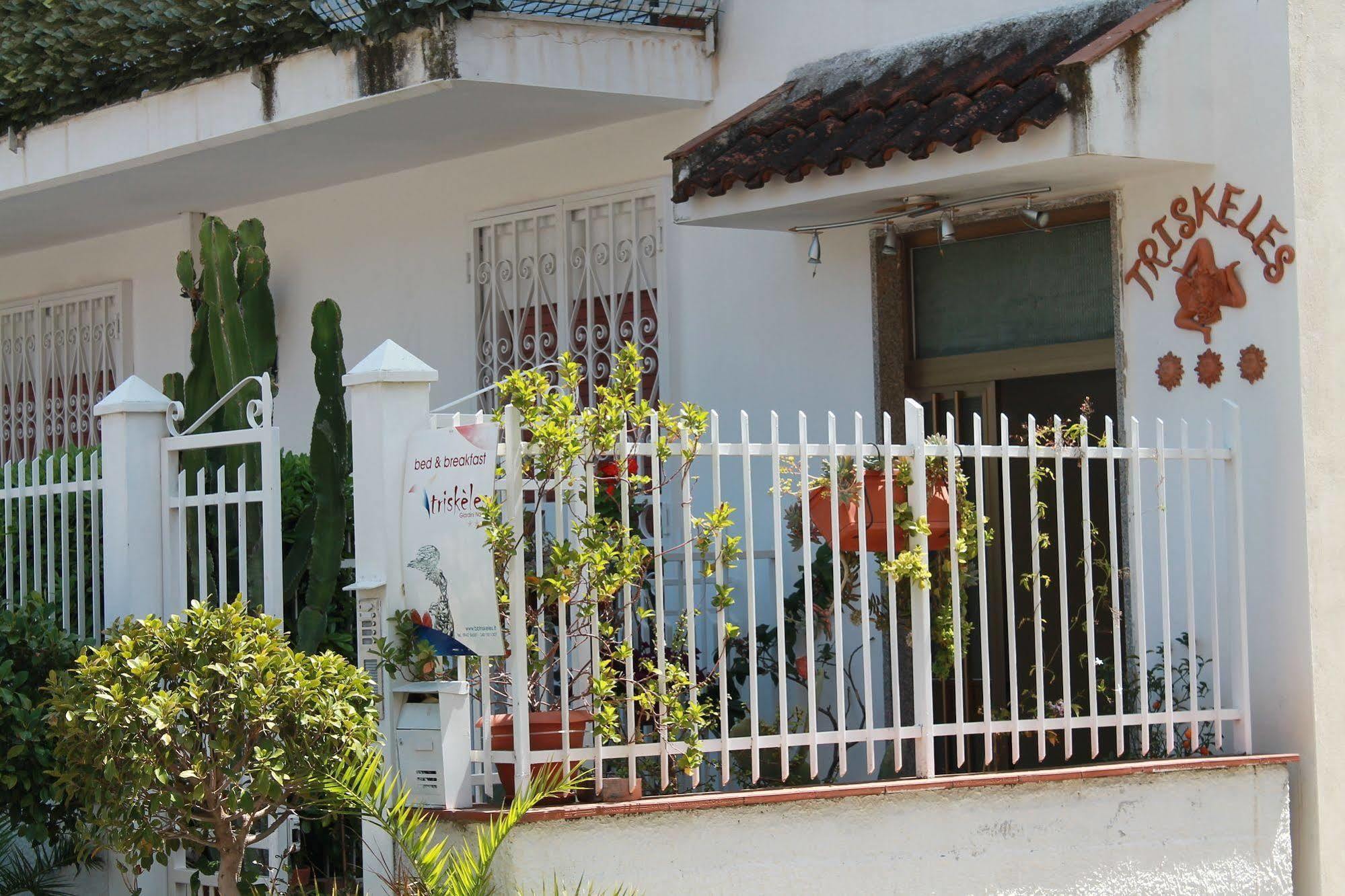 B&B Triskeles Giardini-Naxos Exterior foto
